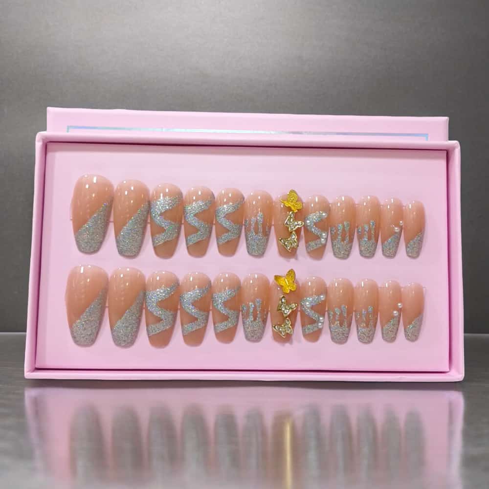24Pcs O.TWO.O  Nails with accessories